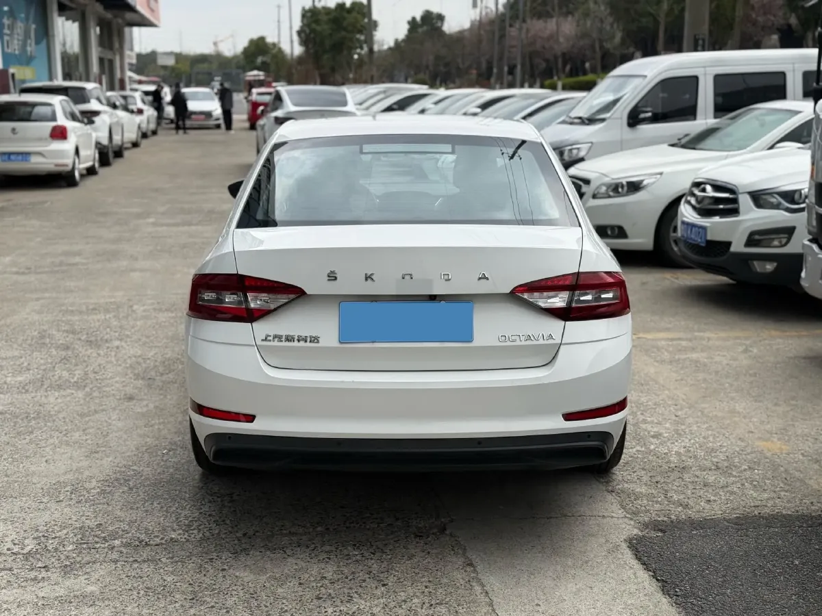 2020 Skoda Octavia 1.5L 113HP L4 6AT,autocango,china used car exporter,china ev exporter,chinese used car exporter,chinese used ev exporter