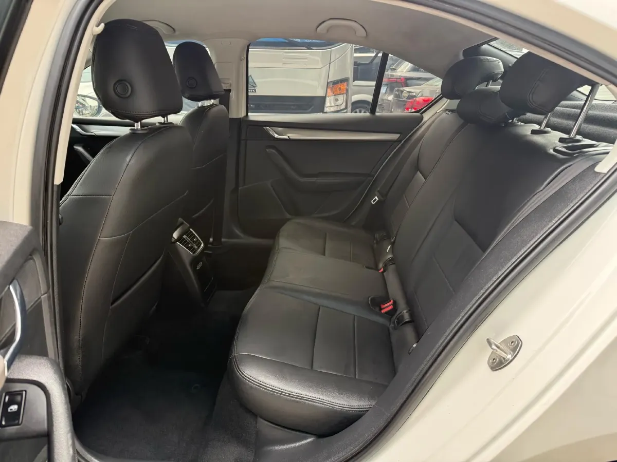 2020 Skoda Octavia 1.5L 113HP L4 6AT,autocango,china used car exporter,china ev exporter,chinese used car exporter,chinese used ev exporter