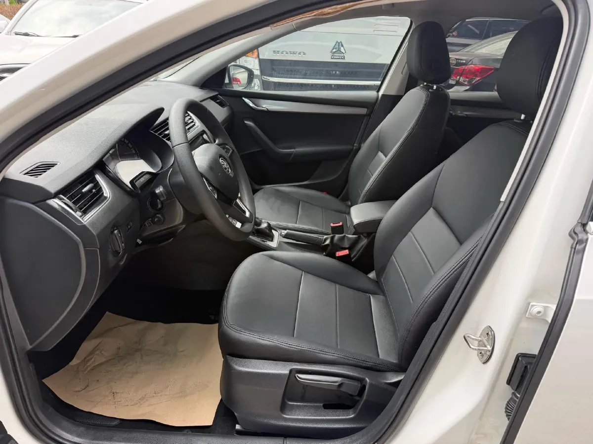 2020 Skoda Octavia 1.5L 113HP L4 6AT,autocango,china used car exporter,china ev exporter,chinese used car exporter,chinese used ev exporter