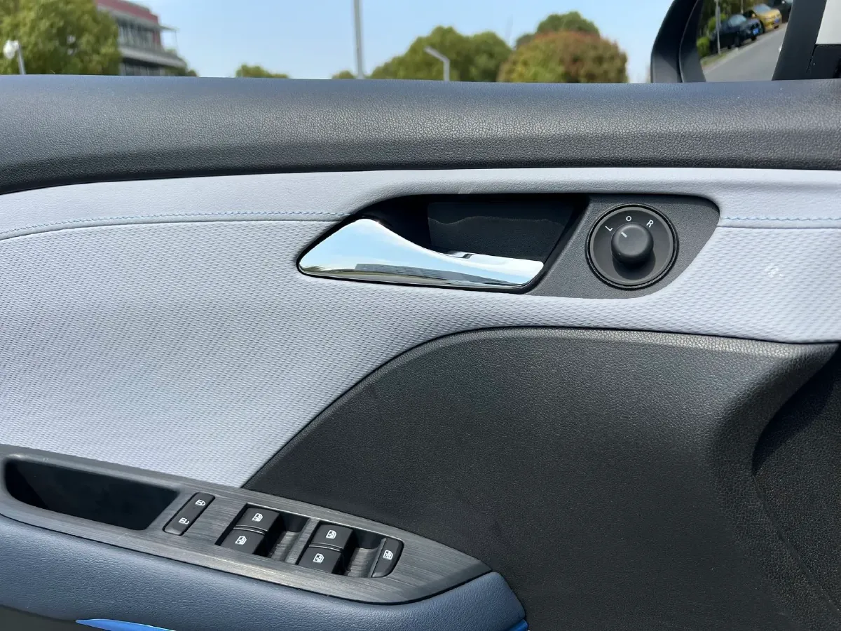 2023 Chevrolet Monza 1.5L 113HP L4 6DCT,autocango,china used car exporter,china ev exporter,chinese used car exporter,chinese used ev exporter