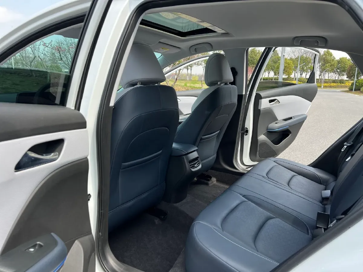 2023 Chevrolet Monza 1.5L 113HP L4 6DCT,autocango,china used car exporter,china ev exporter,chinese used car exporter,chinese used ev exporter