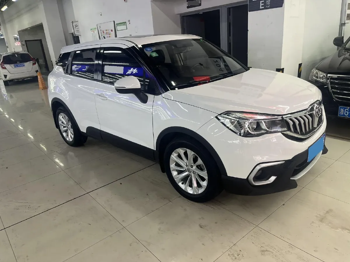 2017 Brilliance Auto V3 1.5L 112HP L4 5AT,autocango,china used car exporter,china ev exporter,chinese used car exporter,chinese used ev exporter