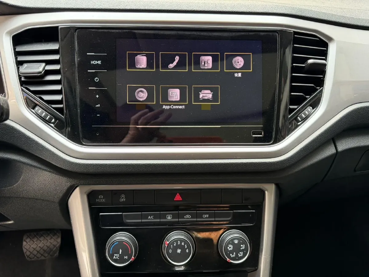 2022 Volkswagen T-Roc 1.4T 150HP L4 7DCT,autocango,china used car exporter,china ev exporter,chinese used car exporter,chinese used ev exporter