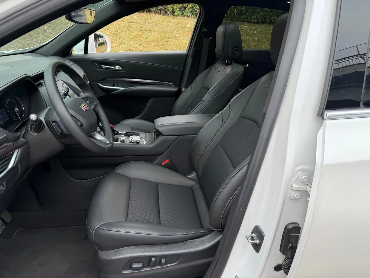 2020 Cadillac XT4 2.0T 241HP L4 9AT,autocango,china used car exporter,china ev exporter,chinese used car exporter,chinese used ev exporter