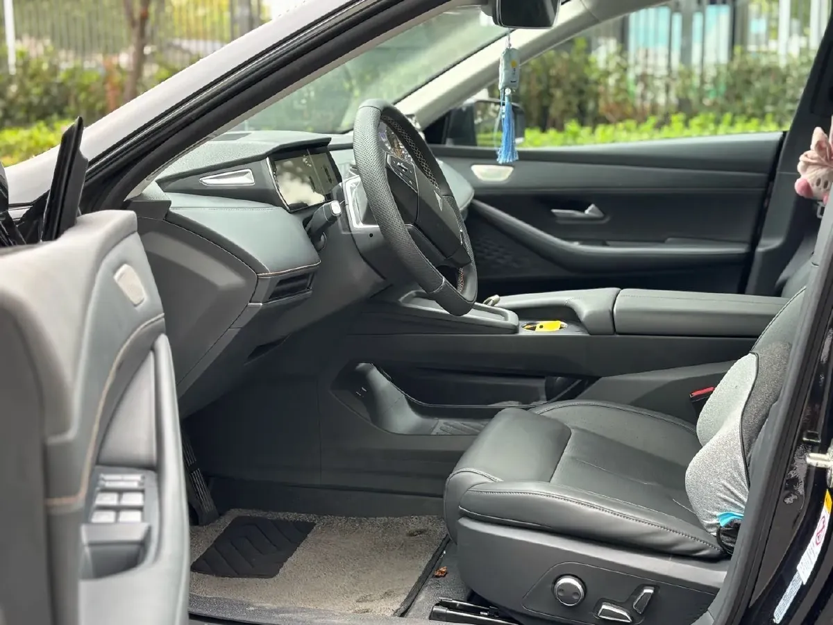 2022 DongFeng Forthing LingZhi EV BEV 68.4KWH,autocango,china used car exporter,china ev exporter,chinese used car exporter,chinese used ev exporter