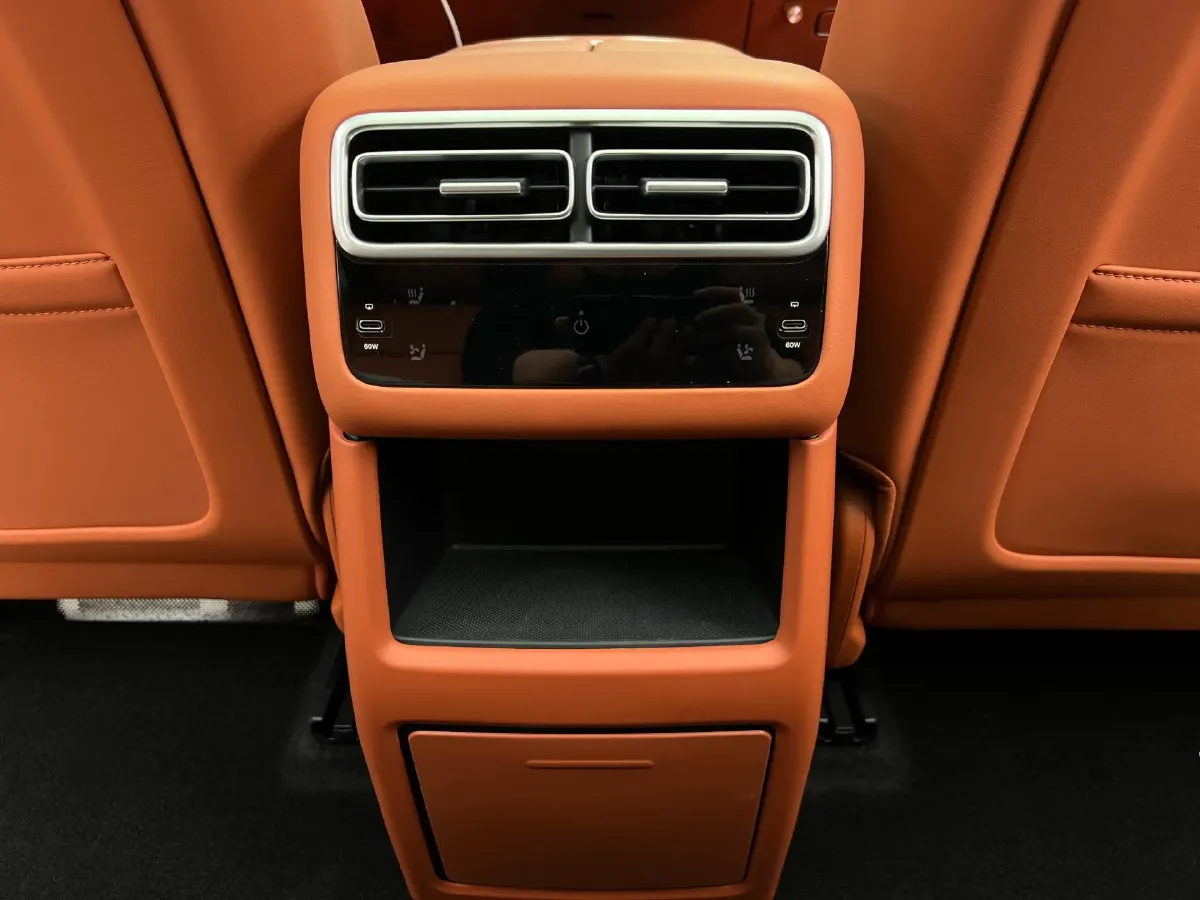 2024 Li L6 Range Extended 154HP L4 REEV 36.8KWH,autocango,china used car exporter,china ev exporter,chinese used car exporter,chinese used ev exporter