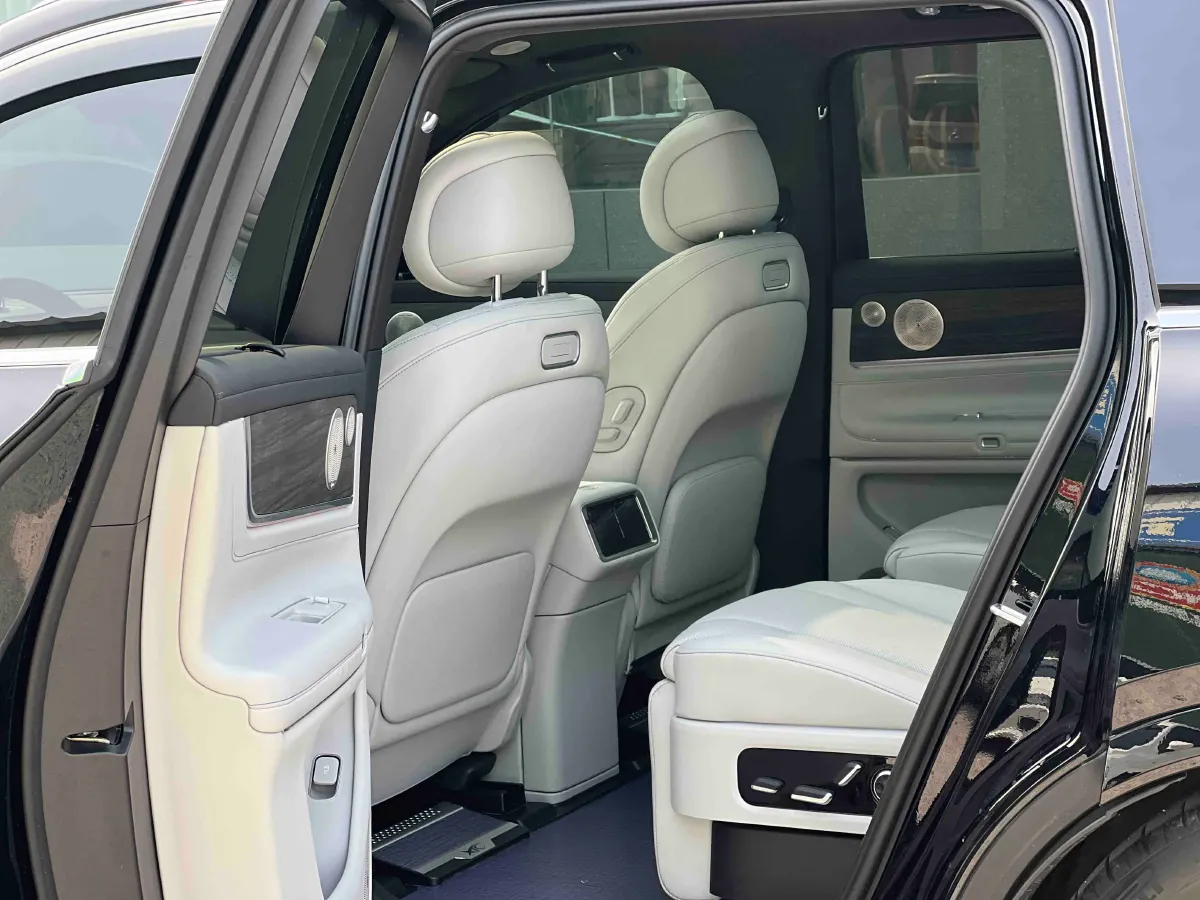 2025 AITO AITO M9 REEV 160HP REEV 52KWH,autocango,china used car exporter,china ev exporter,chinese used car exporter,chinese used ev exporter