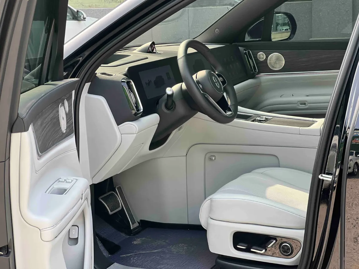 2025 AITO AITO M9 REEV 160HP REEV 52KWH,autocango,china used car exporter,china ev exporter,chinese used car exporter,chinese used ev exporter