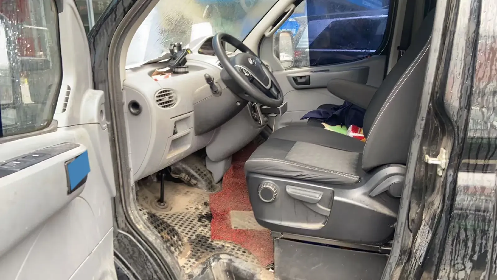 2018 MAXUS XinTu V80 2.5T 136HP L4 6MT,autocango,china used car exporter,china ev exporter,chinese used car exporter,chinese used ev exporter