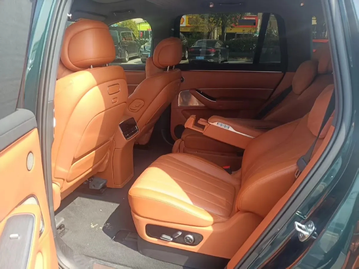 2025 AITO AITO M8 REEV 160HP REEV 53.4KWH,autocango,china used car exporter,china ev exporter,chinese used car exporter,chinese used ev exporter