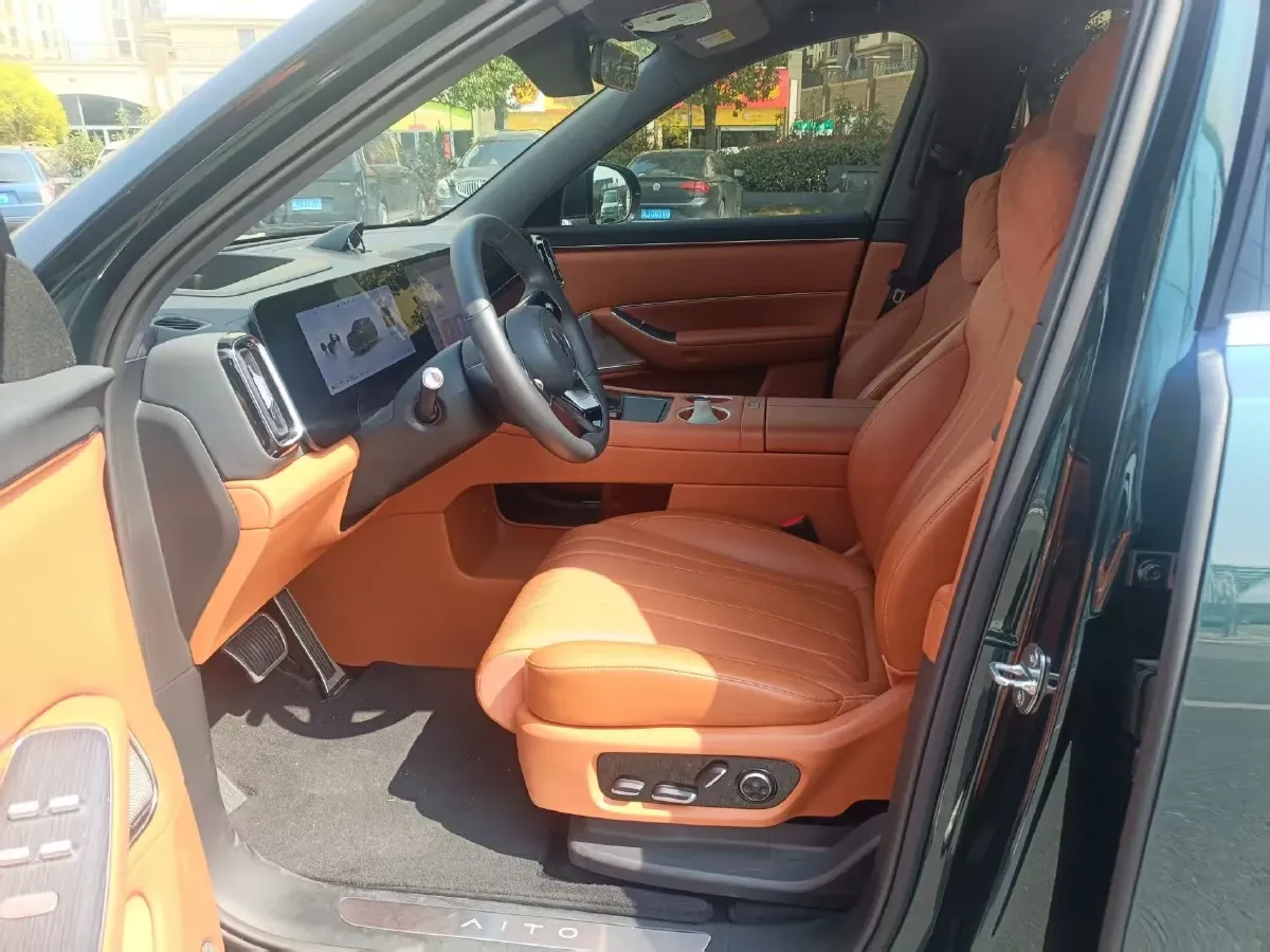 2025 AITO AITO M8 REEV 160HP REEV 53.4KWH,autocango,china used car exporter,china ev exporter,chinese used car exporter,chinese used ev exporter