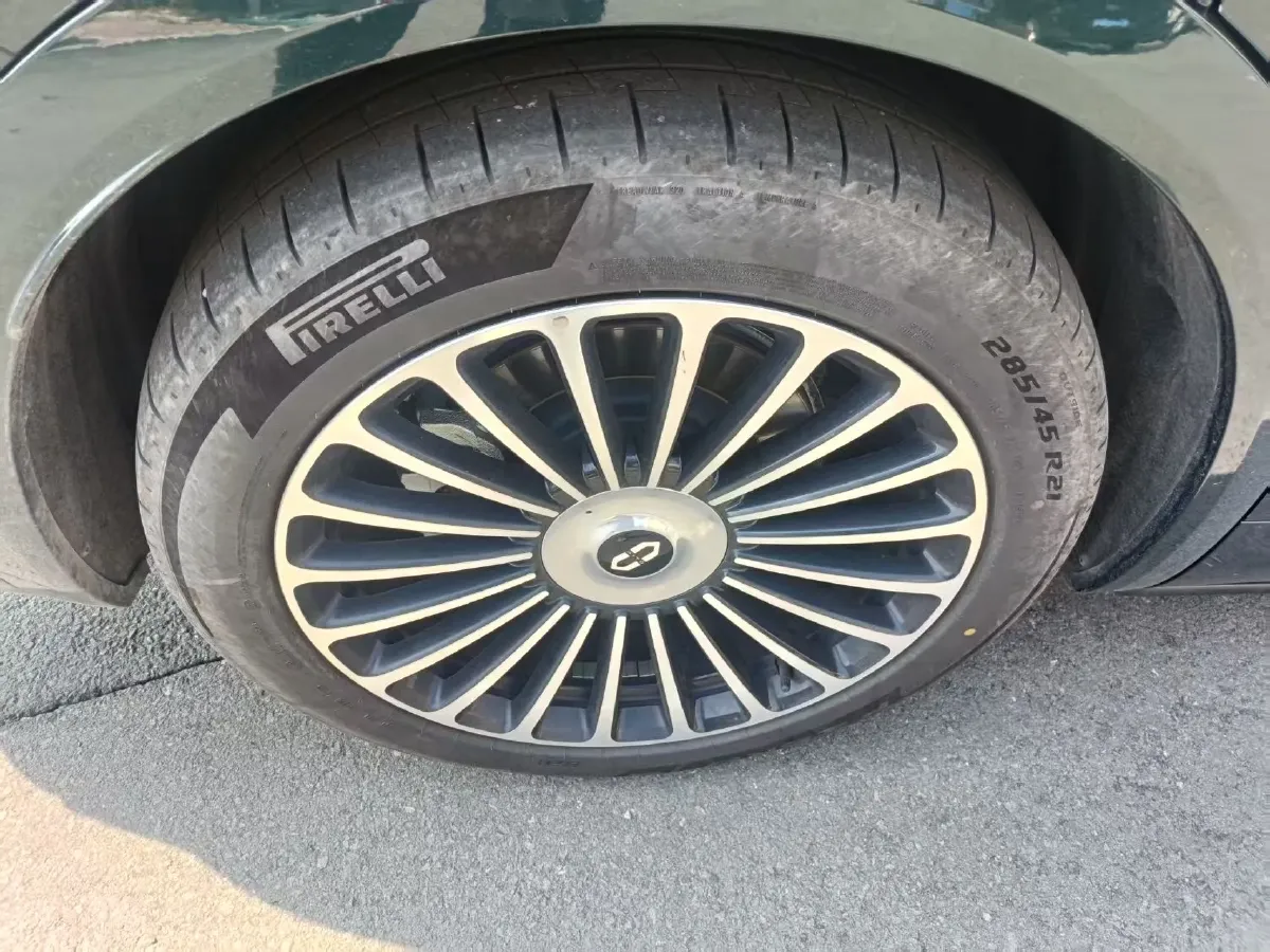 2025 AITO AITO M8 REEV 160HP REEV 53.4KWH,autocango,china used car exporter,china ev exporter,chinese used car exporter,chinese used ev exporter