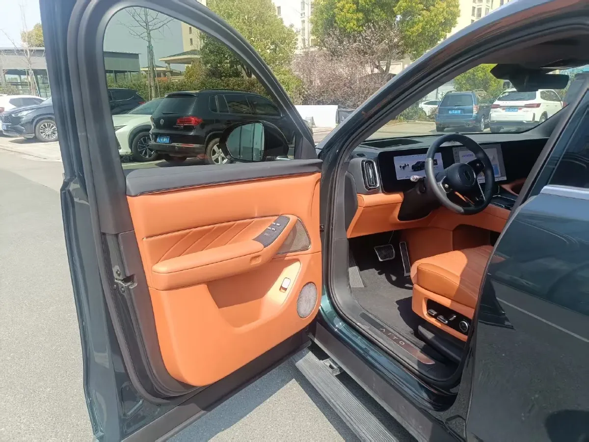 2025 AITO AITO M8 REEV 160HP REEV 53.4KWH,autocango,china used car exporter,china ev exporter,chinese used car exporter,chinese used ev exporter