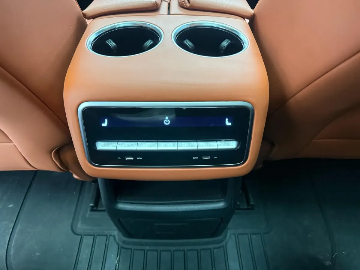 2023 Li L8 Range Extended 154HP REEV 40.9KWH,autocango,china used car exporter,china ev exporter,chinese used car exporter,chinese used ev exporter