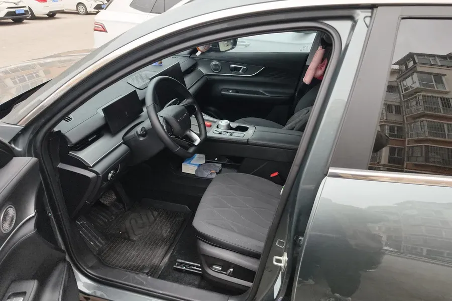 2025 Chery Tiggo 8 Plus 1.6T 197HP L4 7DCT,autocango,china used car exporter,china ev exporter,chinese used car exporter,chinese used ev exporter