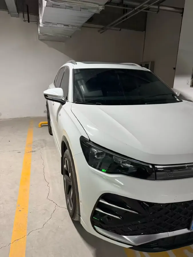 2026 Volkswagen Tiguan L 2.0T 220HP L4 7DCT,autocango,china used car exporter,china ev exporter,chinese used car exporter,chinese used ev exporter