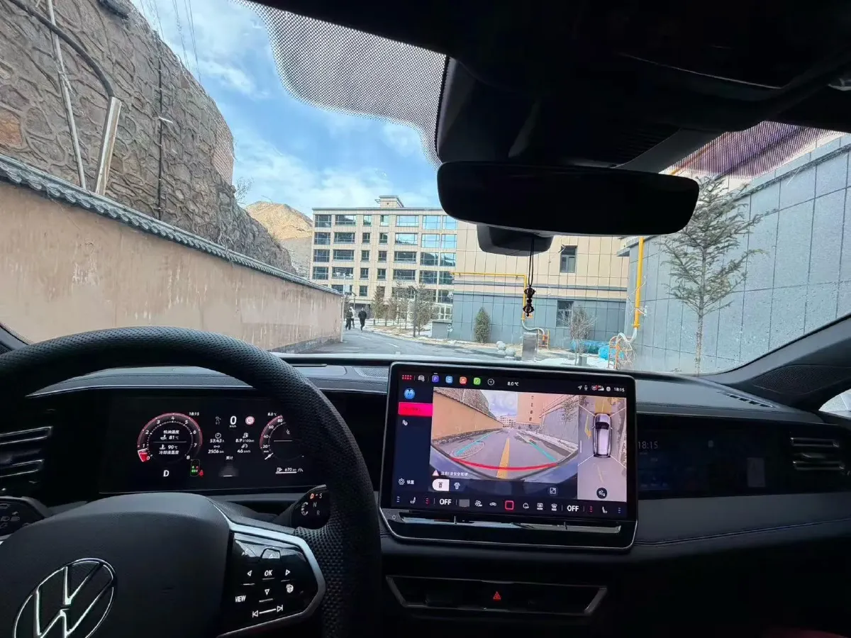 2026 Volkswagen Tiguan L 2.0T 220HP L4 7DCT,autocango,china used car exporter,china ev exporter,chinese used car exporter,chinese used ev exporter