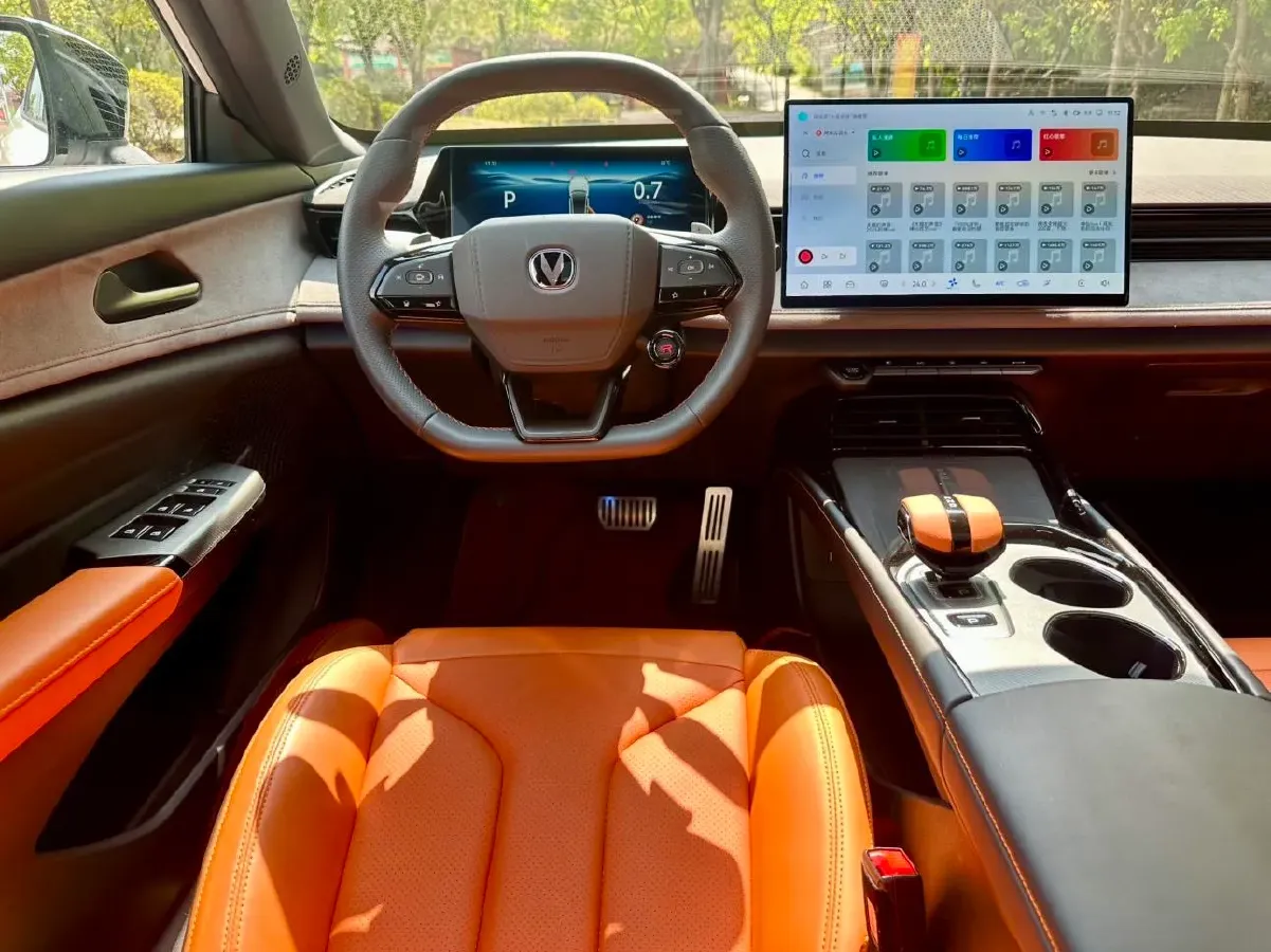 2025 ChangAn UNI-V 2.0T 245HP L4 8AT,autocango,china used car exporter,china ev exporter,chinese used car exporter,chinese used ev exporter