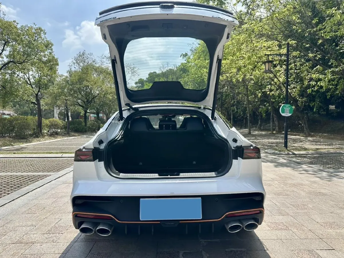 2025 ChangAn UNI-V 2.0T 245HP L4 8AT,autocango,china used car exporter,china ev exporter,chinese used car exporter,chinese used ev exporter