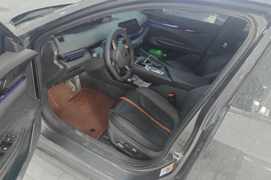 2024 ChangAn UNI-V 1.5T 188HP L4 7DCT,autocango,china used car exporter,china ev exporter,chinese used car exporter,chinese used ev exporter