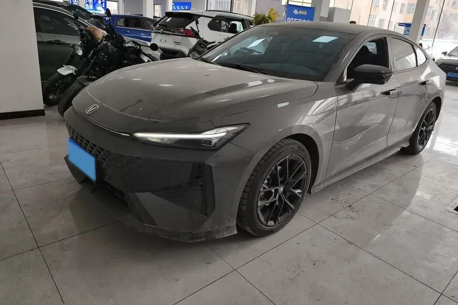 2024 ChangAn UNI-V 1.5T 188HP L4 7DCT,autocango,china used car exporter,china ev exporter,chinese used car exporter,chinese used ev exporter