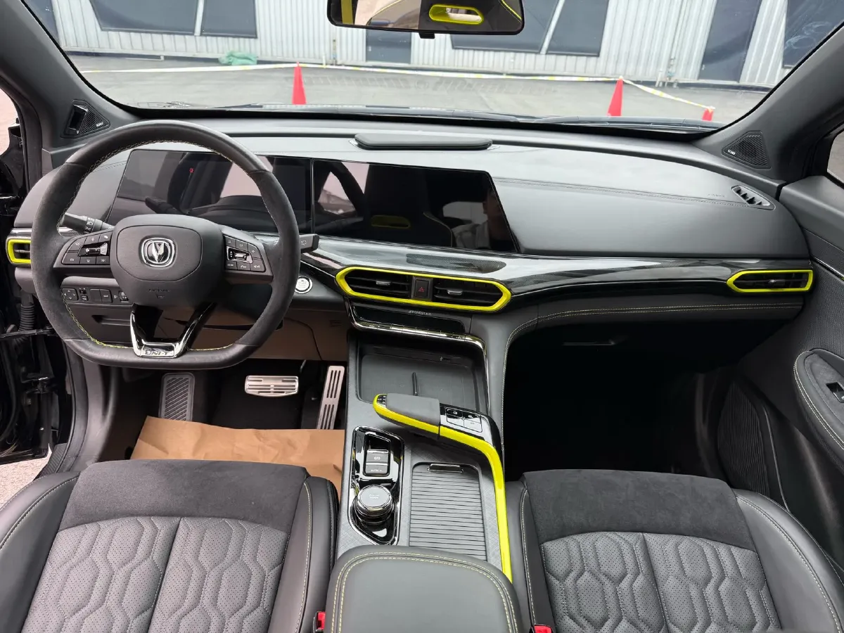 2022 ChangAn UNI-T 1.5T 188HP L4 7DCT,autocango,china used car exporter,china ev exporter,chinese used car exporter,chinese used ev exporter