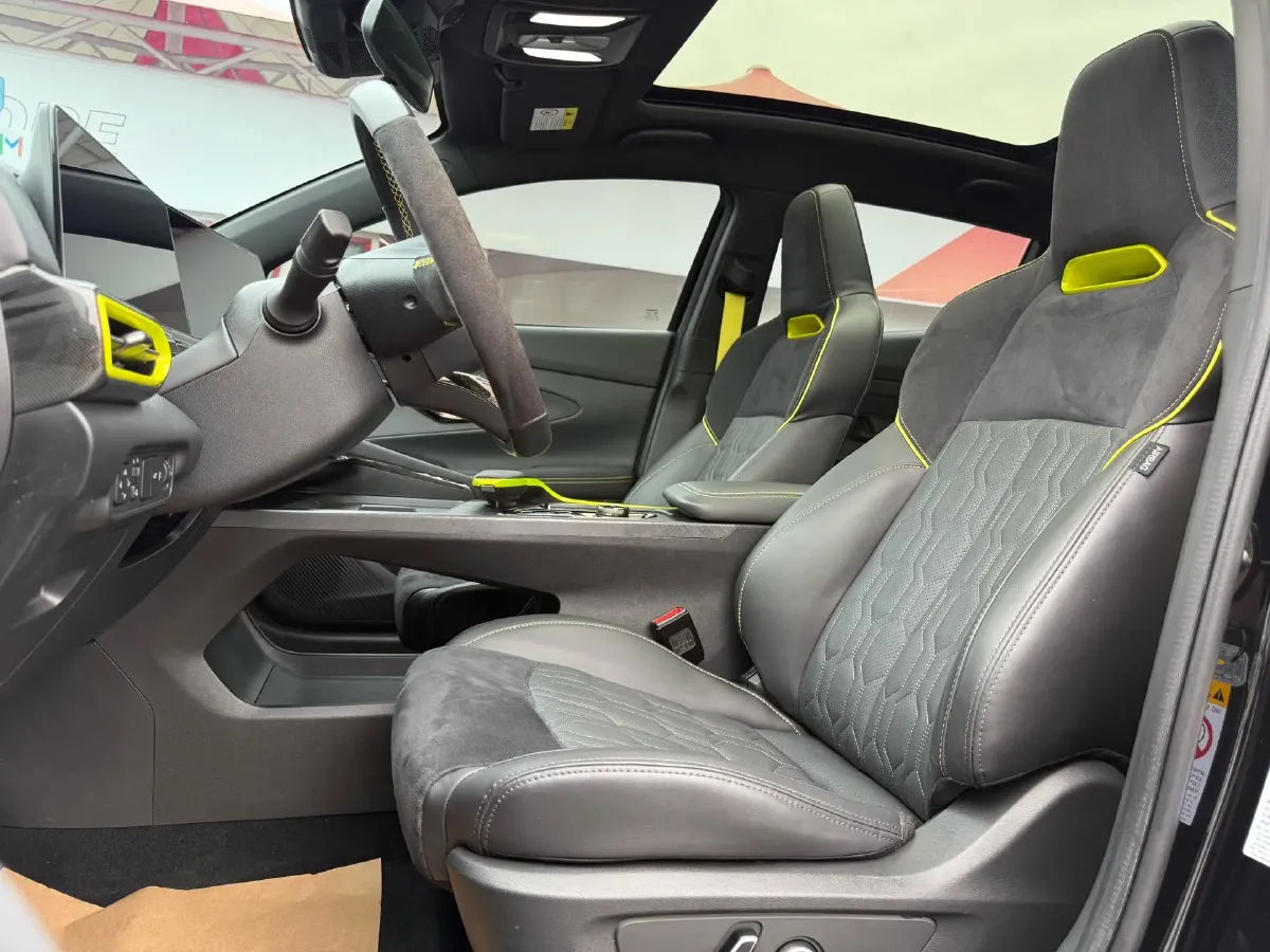 2022 ChangAn UNI-T 1.5T 188HP L4 7DCT,autocango,china used car exporter,china ev exporter,chinese used car exporter,chinese used ev exporter