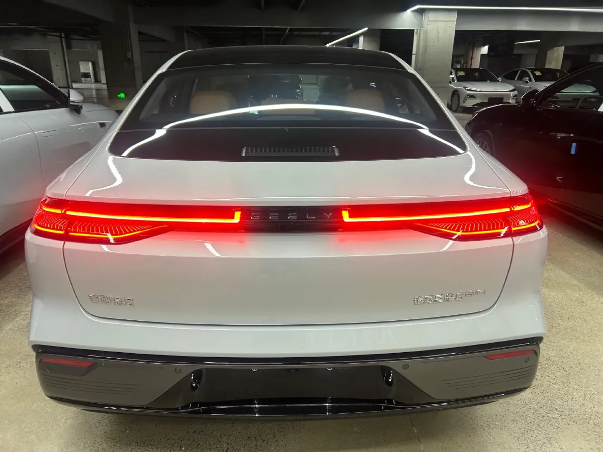 2025 Geely Galaxy Starshine 8 1.5L 112HP L4 1DHT PHEV,autocango,china used car exporter,china ev exporter,chinese used car exporter,chinese used ev exporter