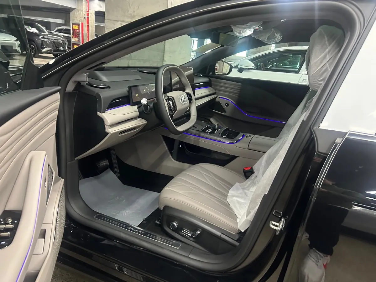 2025 Geely Galaxy Starshine 8 1.5L 112HP L4 1DHT PHEV,autocango,china used car exporter,china ev exporter,chinese used car exporter,chinese used ev exporter