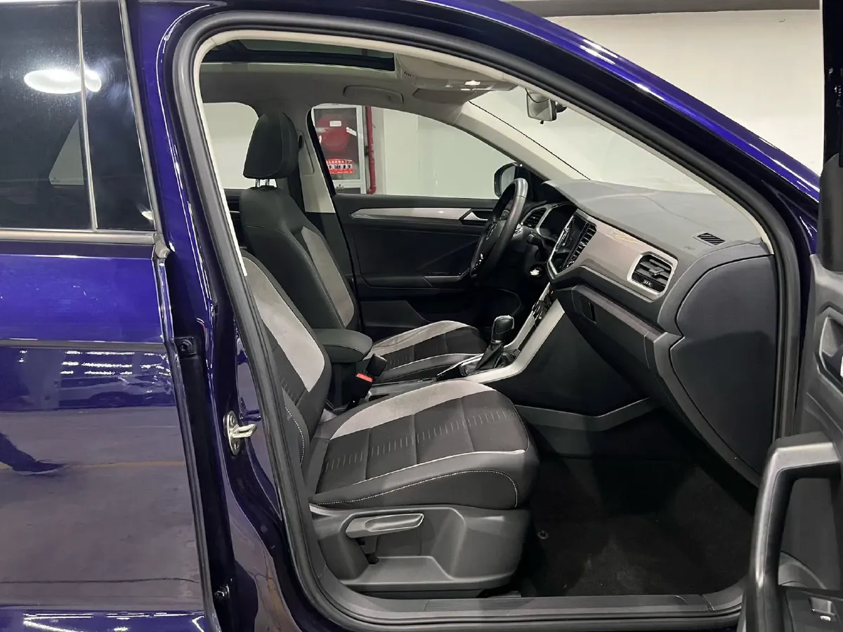 2021 Volkswagen T-Roc 1.4T 150HP L4 7DCT,autocango,china used car exporter,china ev exporter,chinese used car exporter,chinese used ev exporter