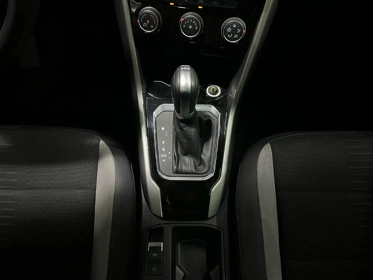 2021 Volkswagen T-Roc 1.4T 150HP L4 7DCT,autocango,china used car exporter,china ev exporter,chinese used car exporter,chinese used ev exporter