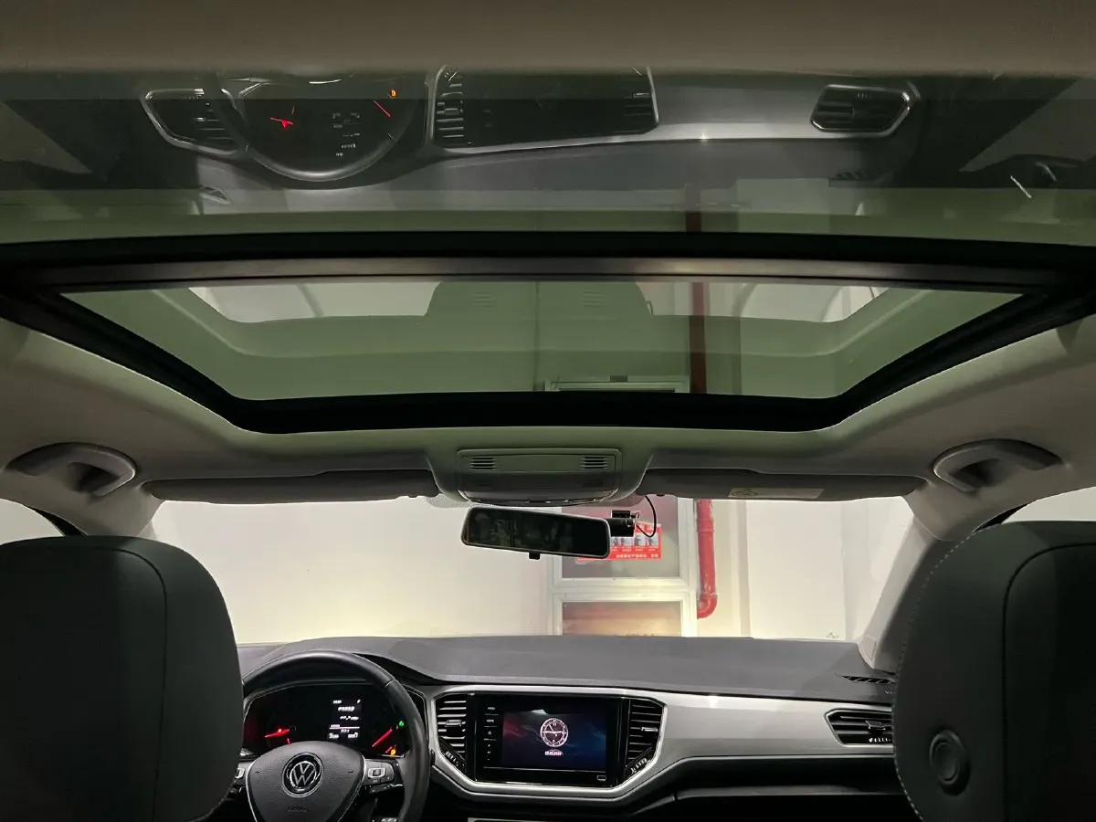 2021 Volkswagen T-Roc 1.4T 150HP L4 7DCT,autocango,china used car exporter,china ev exporter,chinese used car exporter,chinese used ev exporter