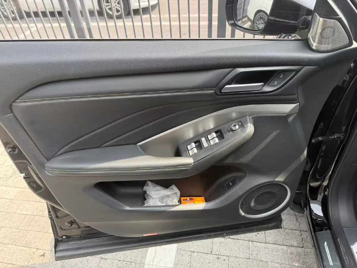 2021 WEY VV6 2.0T 227HP L4 7DCT,autocango,china used car exporter,china ev exporter,chinese used car exporter,chinese used ev exporter