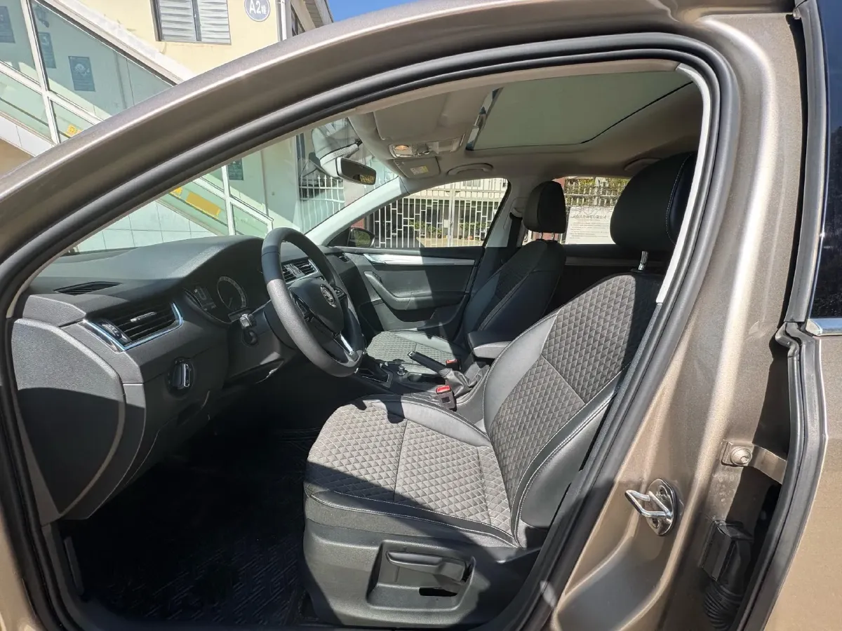 2019 Skoda Octavia 1.4T 150HP L4 7DCT,autocango,china used car exporter,china ev exporter,chinese used car exporter,chinese used ev exporter