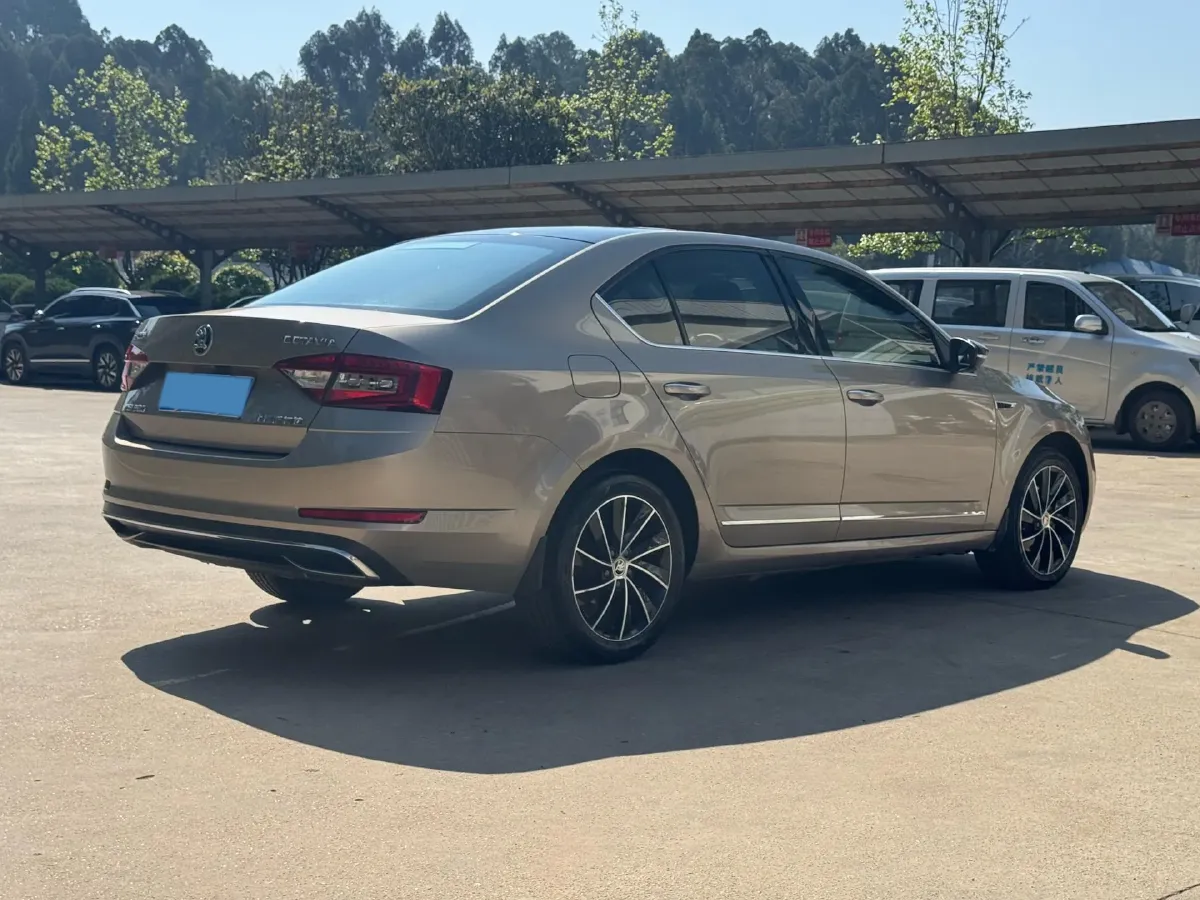 2019 Skoda Octavia 1.4T 150HP L4 7DCT,autocango,china used car exporter,china ev exporter,chinese used car exporter,chinese used ev exporter