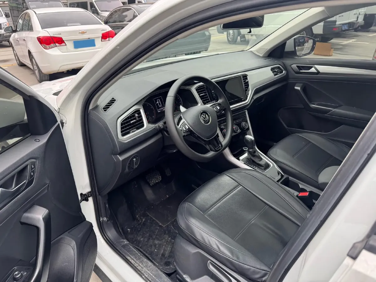 2021 Volkswagen T-Roc 1.4T 150HP L4 7DCT,autocango,china used car exporter,china ev exporter,chinese used car exporter,chinese used ev exporter