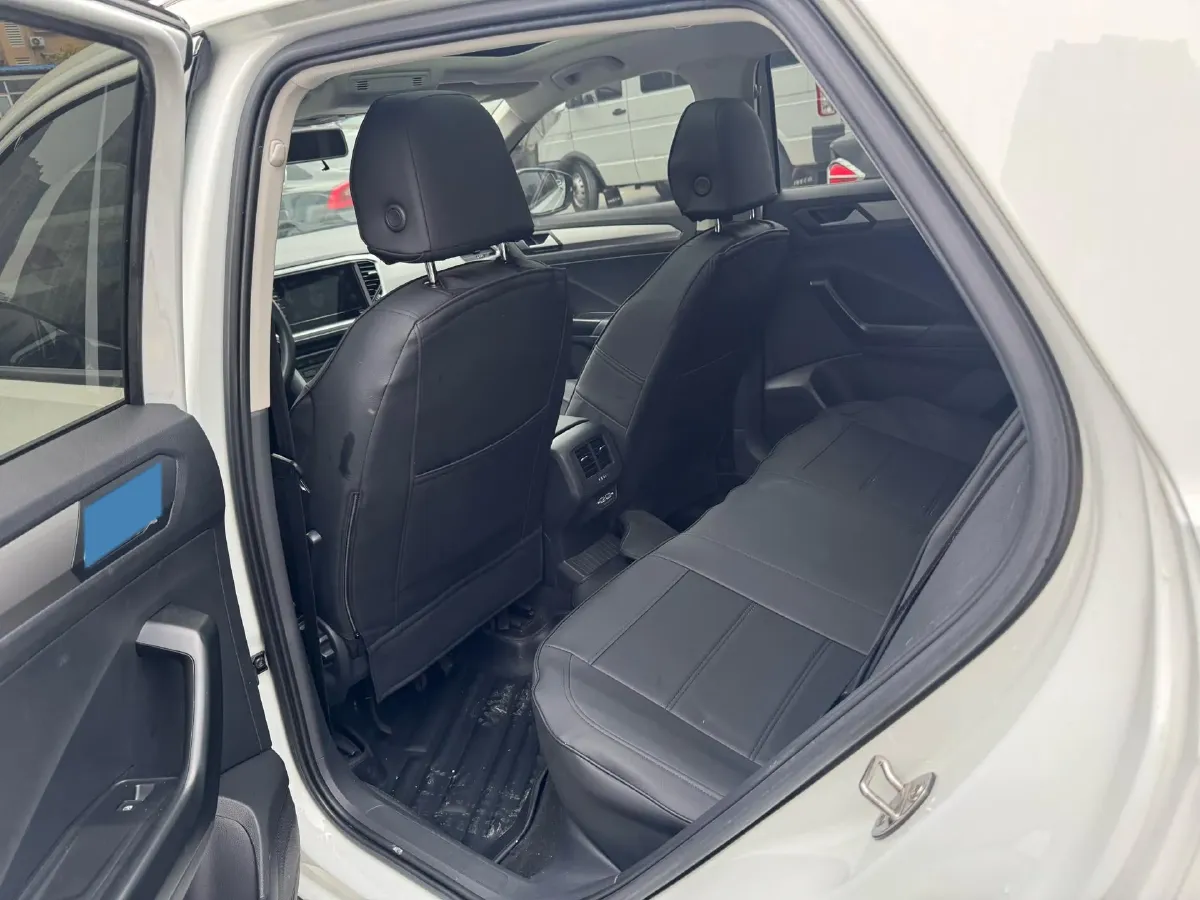 2021 Volkswagen T-Roc 1.4T 150HP L4 7DCT,autocango,china used car exporter,china ev exporter,chinese used car exporter,chinese used ev exporter