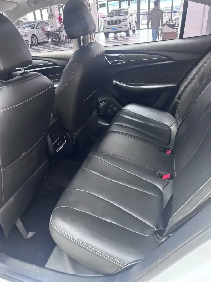 2020 Roewe i5 1.5L 120HP L4 CVT,autocango,china used car exporter,china ev exporter,chinese used car exporter,chinese used ev exporter