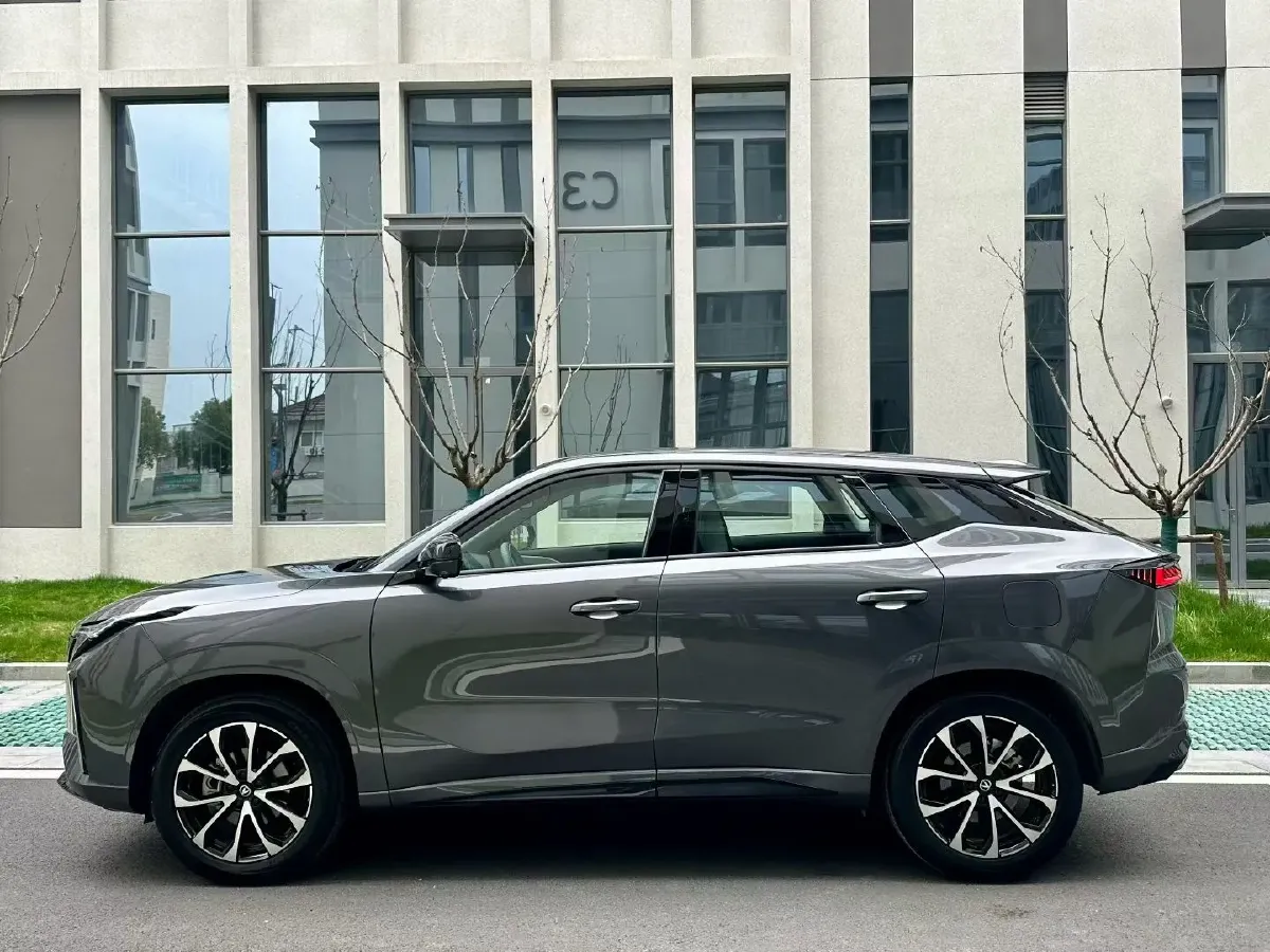 2025 ChangAn UNI-Z 1.5L 98HP L4 E-CVT PHEV,autocango,china used car exporter,china ev exporter,chinese used car exporter,chinese used ev exporter