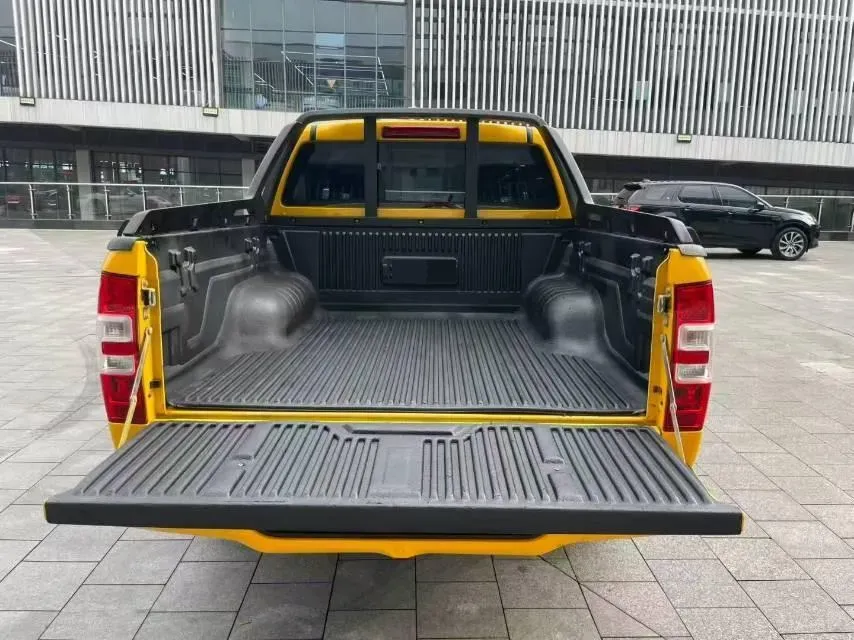 2020 Isuzu RE-MAX Jim 2.4T 211HP L4 5MT,autocango,china used car exporter,china ev exporter,chinese used car exporter,chinese used ev exporter