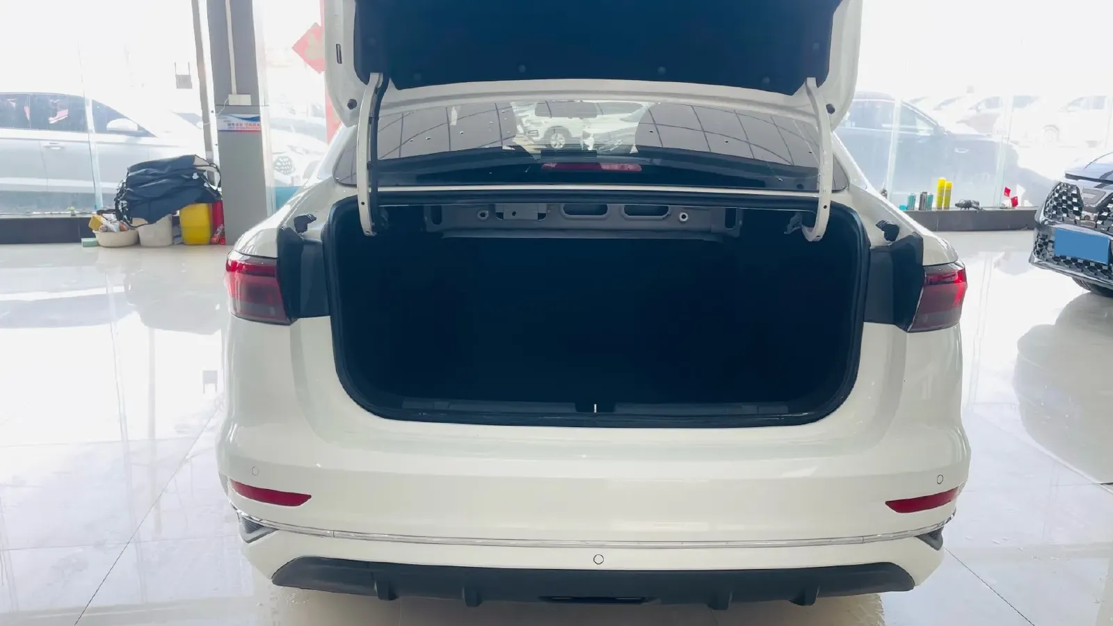 2023 Geely Emgrand 1.5L 127HP L4 5MT,autocango,china used car exporter,china ev exporter,chinese used car exporter,chinese used ev exporter