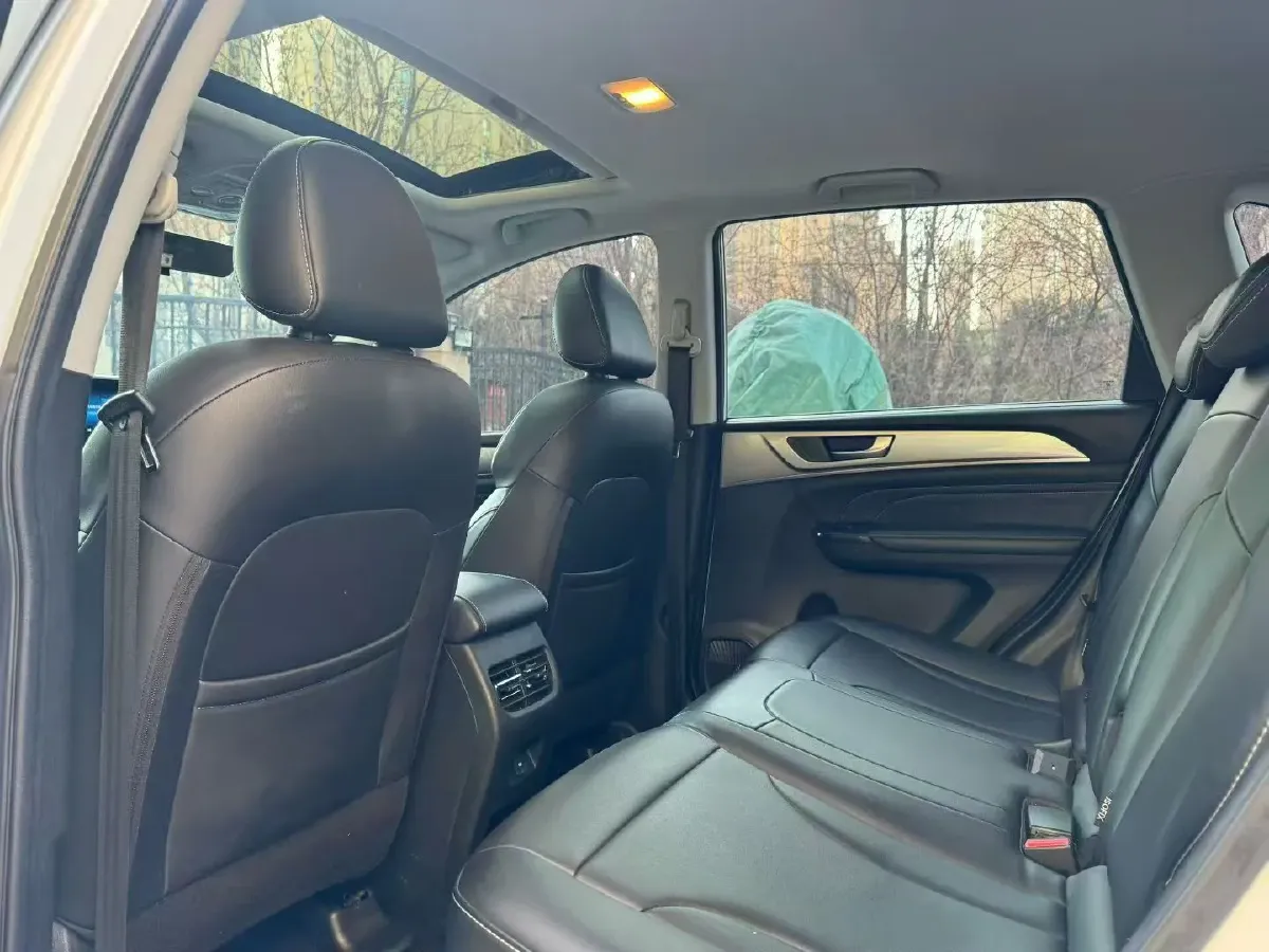 2022 ChangAn Oshan X7 Plus 1.5T 170HP L4 6MT,autocango,china used car exporter,china ev exporter,chinese used car exporter,chinese used ev exporter