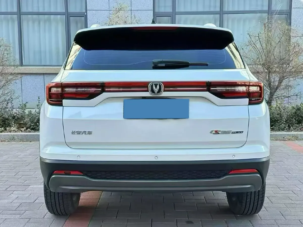 2021 ChangAn CS35 Plus 1.6L 128HP L4 5MT,autocango,china used car exporter,china ev exporter,chinese used car exporter,chinese used ev exporter