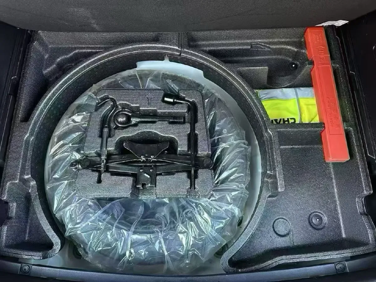 2021 ChangAn CS35 Plus 1.6L 128HP L4 5MT,autocango,china used car exporter,china ev exporter,chinese used car exporter,chinese used ev exporter