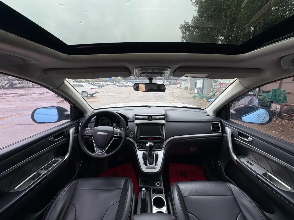 2017 Haval M6 1.5T 150HP L4 6AT,autocango,china used car exporter,china ev exporter,chinese used car exporter,chinese used ev exporter