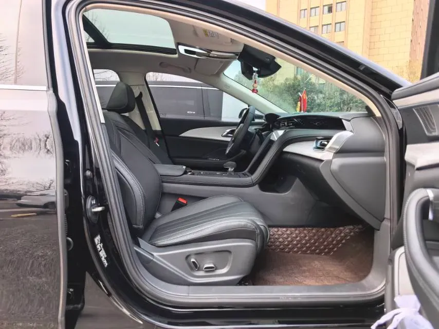 2024 HongQi H5 2.0T 224HP L4 8AT,autocango,china used car exporter,china ev exporter,chinese used car exporter,chinese used ev exporter