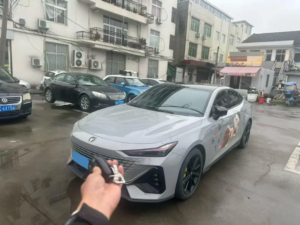 2022 ChangAn UNI-V 1.5T 188HP L4 7DCT,autocango,china used car exporter,china ev exporter,chinese used car exporter,chinese used ev exporter