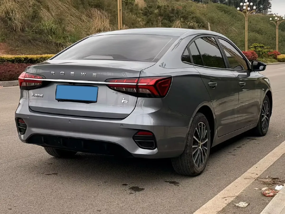 2021 Roewe i5 1.5L 120HP L4 5MT,autocango,china used car exporter,china ev exporter,chinese used car exporter,chinese used ev exporter