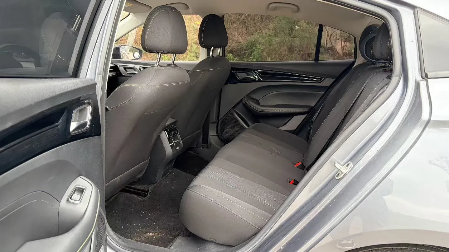 2021 Roewe i5 1.5L 120HP L4 5MT,autocango,china used car exporter,china ev exporter,chinese used car exporter,chinese used ev exporter