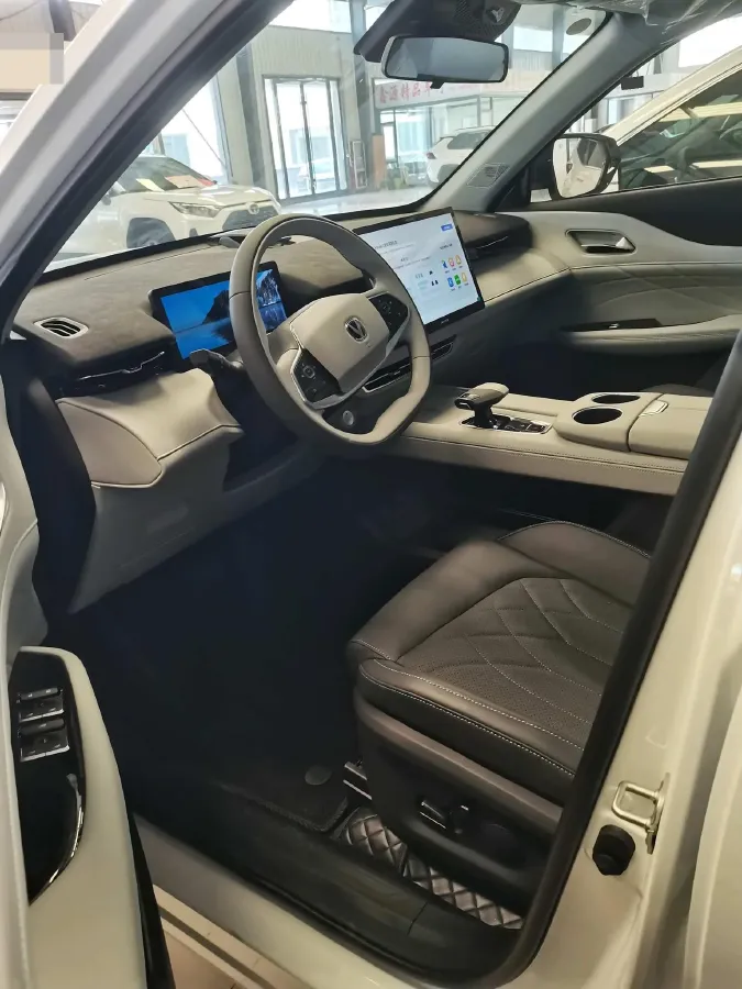 2024 ChangAn UNI-Z 1.5L 98HP L4 E-CVT PHEV 18.4KWH,autocango,china used car exporter,china ev exporter,chinese used car exporter,chinese used ev exporter